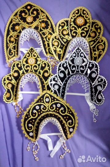 Черный кокошник с золотой тесьмой