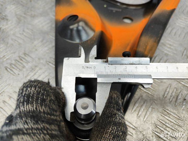 Рычаг передний правый Renault Logan 1