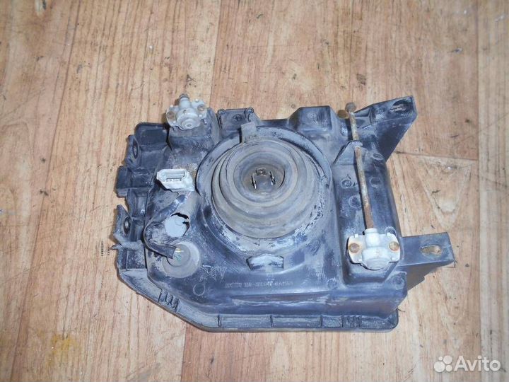 Фара левая Mitsubishi Pajero/Montero II (V1, V2