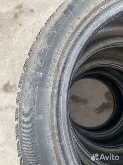 Bridgestone Blizzak Spike-01 225/50 R17