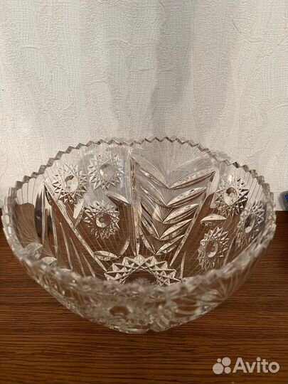 Хрустальная ваза в форме чаши большая