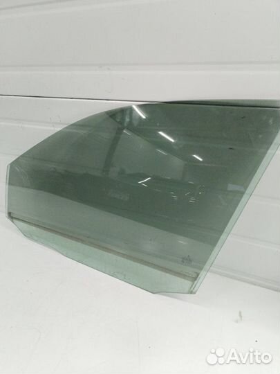 Стекло двери переднее левое Mercedes C W204