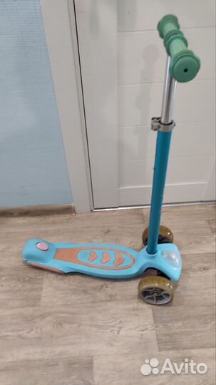 Самокат детский со светящимися колесами