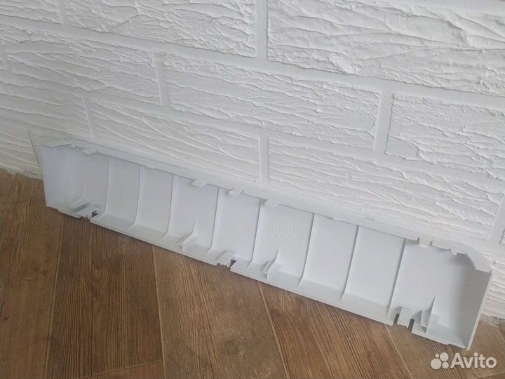 Накладка корпуса нижняя (цоколь) Indesit Innex