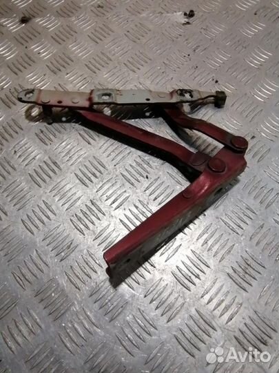 Петля багажника левая Audi 80/90 1986 1991