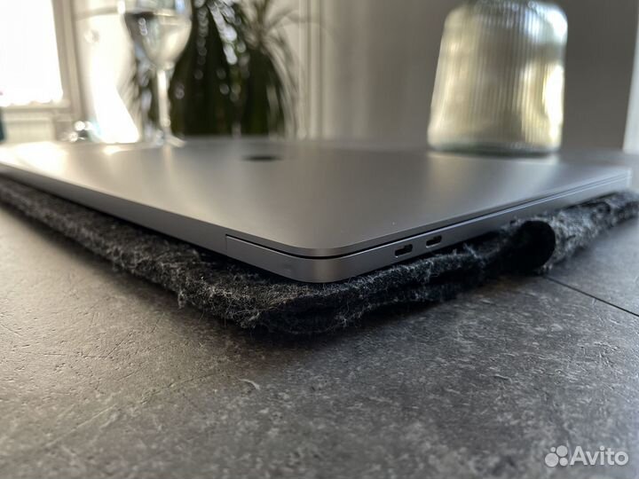 MacBook Pro 16 2019 32/512/i7 как новый