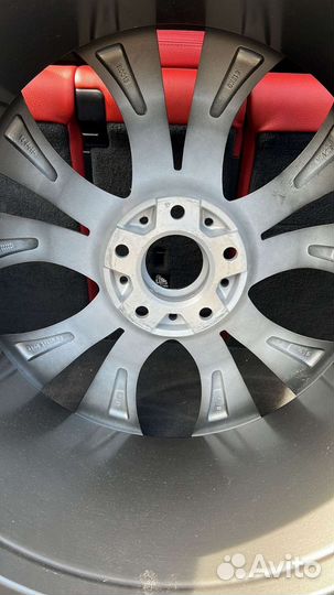 Один новый задний диск 597 стиль R21 на Бмв