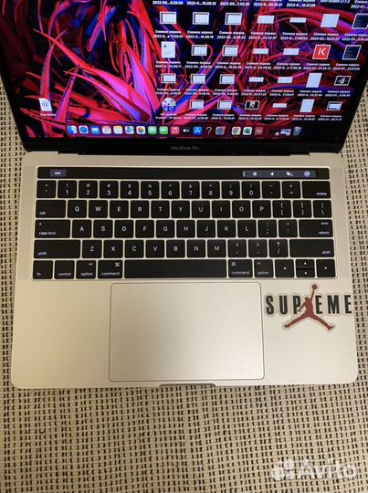 Apple MacBook Pro 13 2016 touch bar