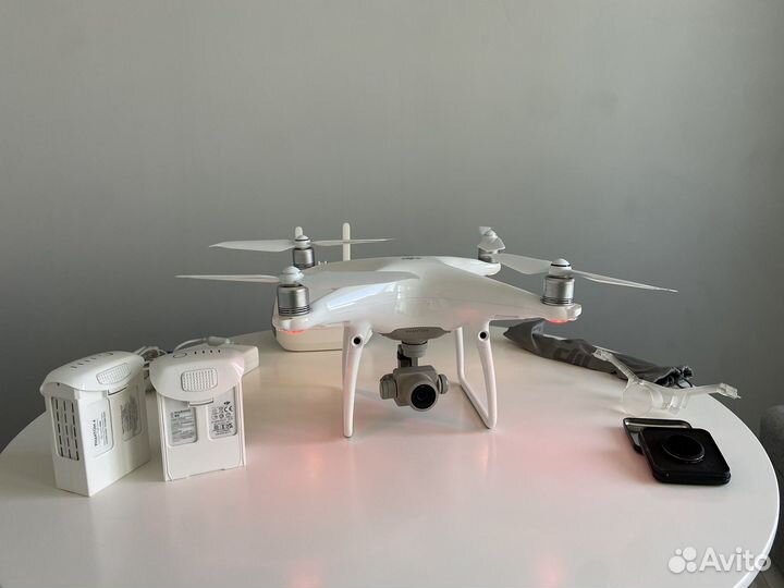 Квадрокоптер DJI Phantom 4 pro