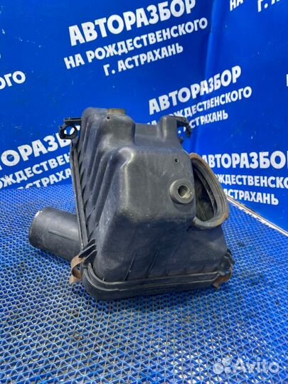 Корпус воздушного фильтра Toyota Corolla 100 седан