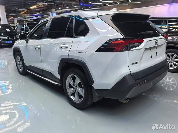 Toyota RAV4 2.5 AT, 2021, 32 000 км