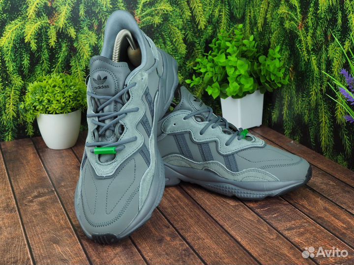 Кроссовки adidas ozweego