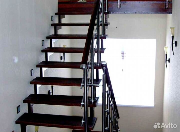 Облицовка лестничного металлокаркаса деревом