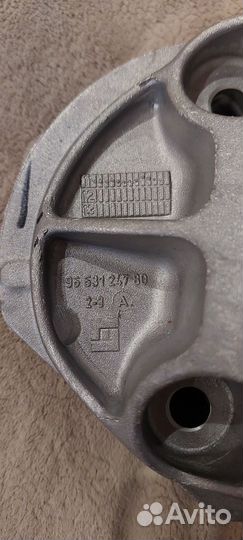 Крепление опоры двигателя