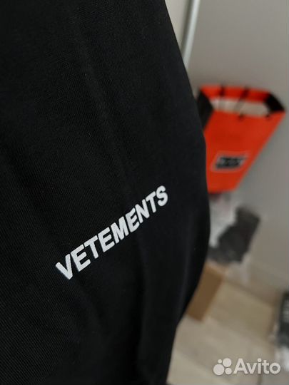 Футболка vetements