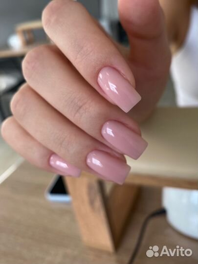 Модель на маникюр