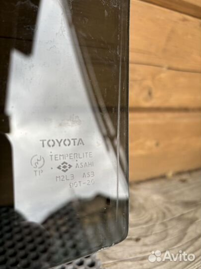 Стекло заднее Toyota Caldina