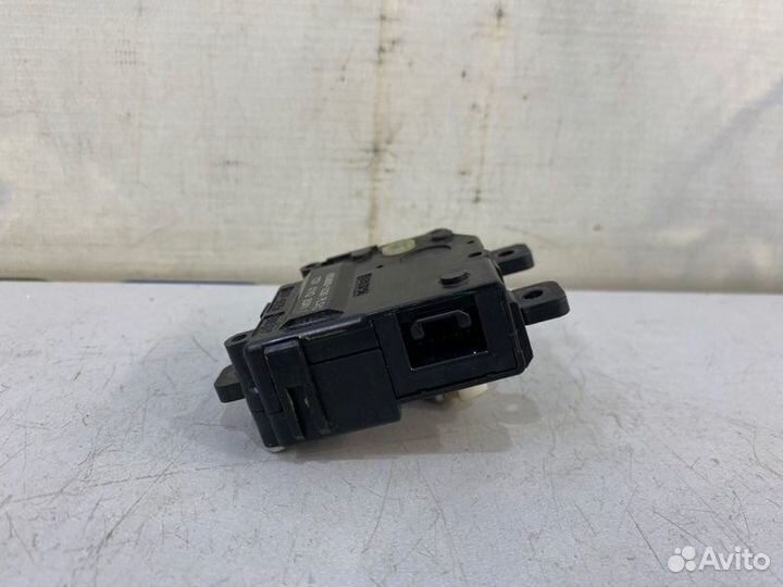 Сервопривод заслонки отопителя Toyota Camry XV50