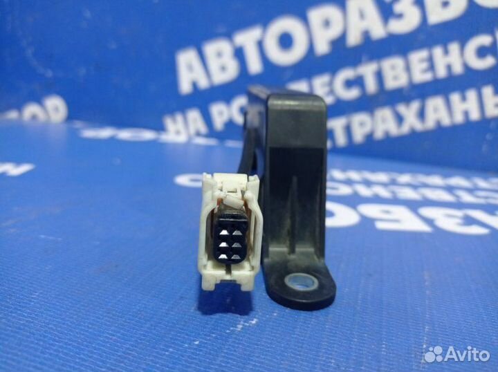 Антенна бесключевого доступа Toyota Camry 40 седан