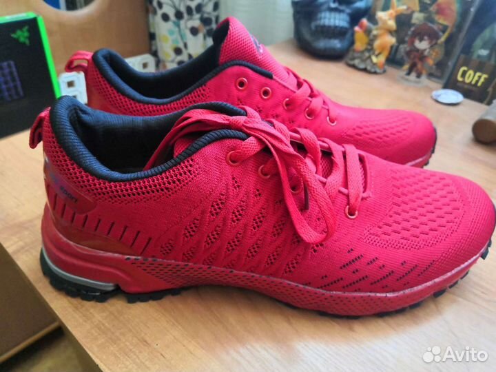 Кроссовки новые