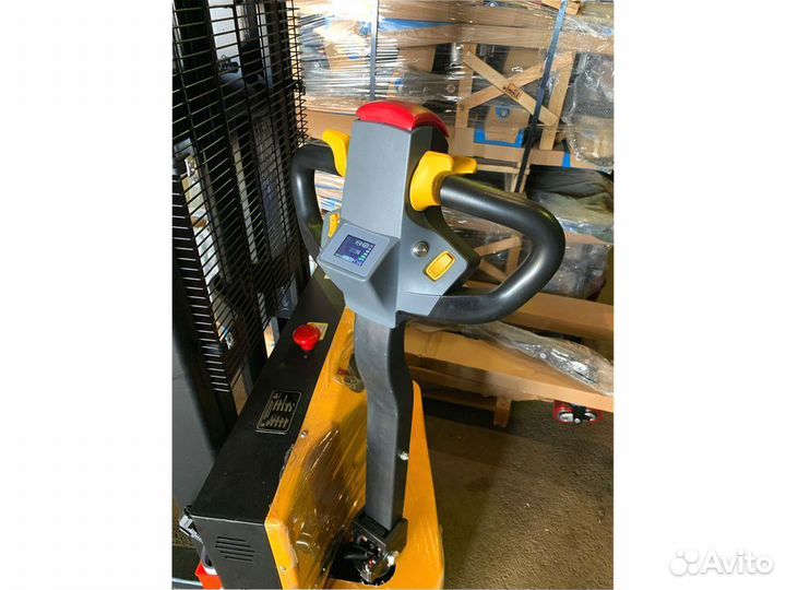 Штабелер электрический самоходный