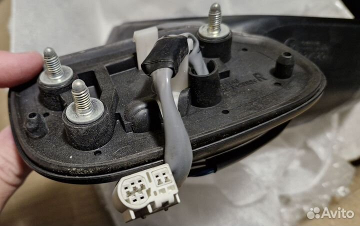 Продам зкало,правое,axio/fielder nze 161