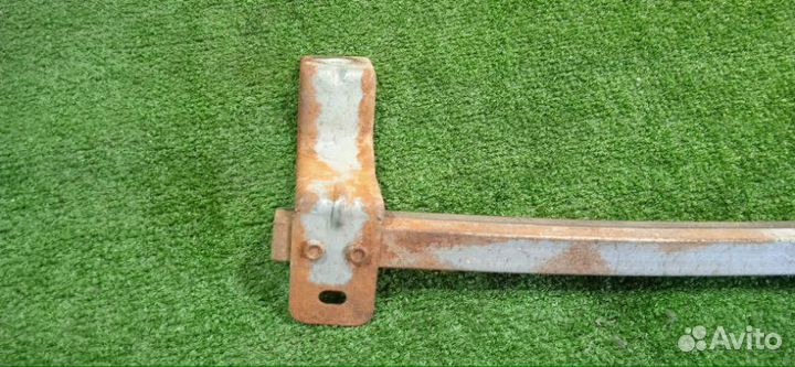 Направляющая стекла передняя правая Nissan Micra