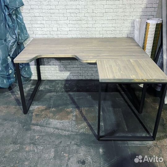 Угловой компьютерный стол лофт