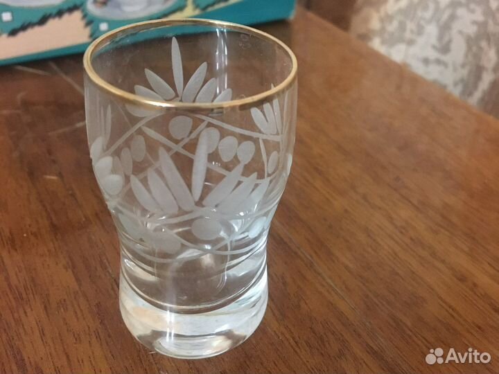 Набор стеклянных рюмок
