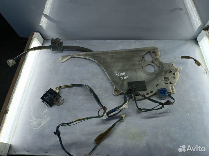 Дверная карта проводка блок замка Toyota Noah