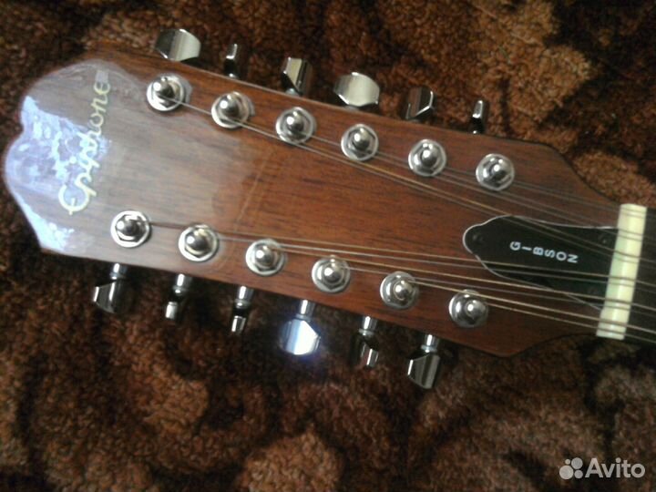 Продаётся концертная гитара