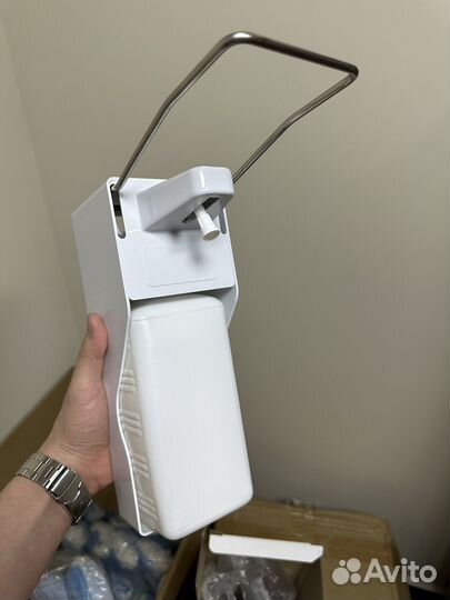 Дозатор / Диспенсер локтевой настенный