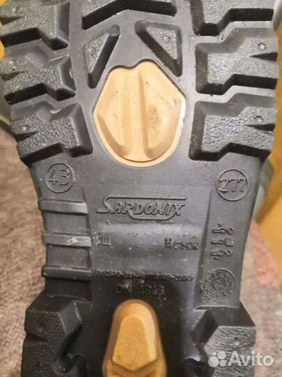 Сапоги резиновые новые 43 и 44