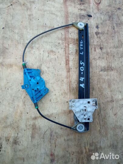 Audi A4 B7 2005 год левый задний стеклоподъёмник