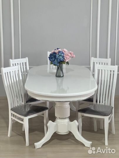 Кухонный стол и стулья