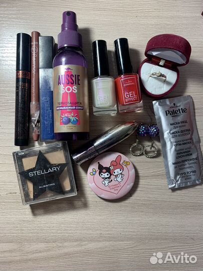 Набор косметики и украшений