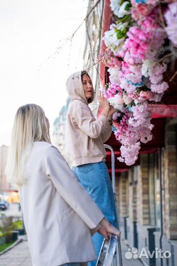 Оформление цветами фасады и интерьеры