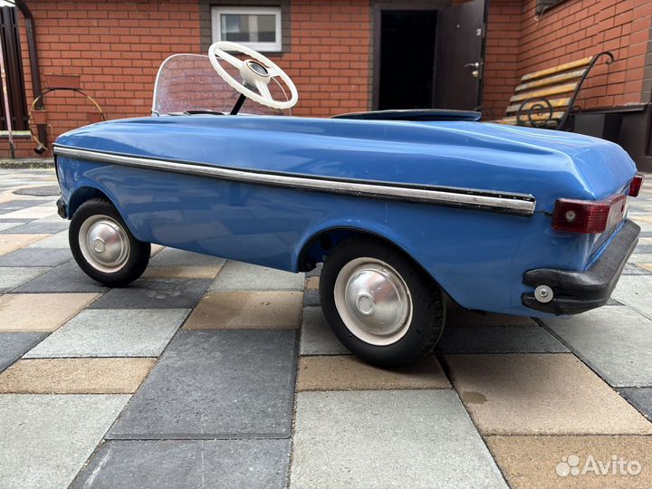 Педальный москвич