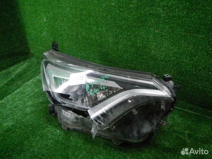 Фара правая Toyota RAV4
