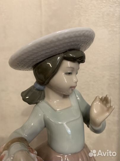 Фарфоровая статуэтка Nao Lladro