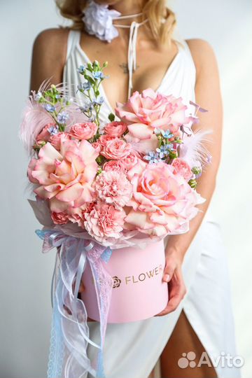 Нежная композиция в шляпной коробке