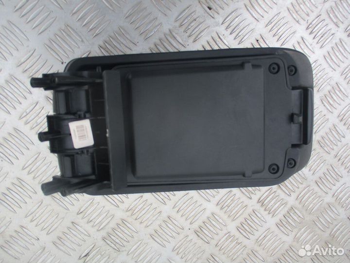 Крышка подлокотника Kia Ceed 1 846601H0000W