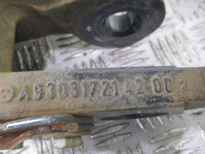 Кронштейн торсиона правый Mercedes-Benz A930317214