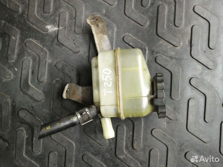 Бачок гур toyota avensis 2 1az fse 2.0