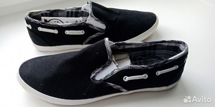 Спортивные туфли