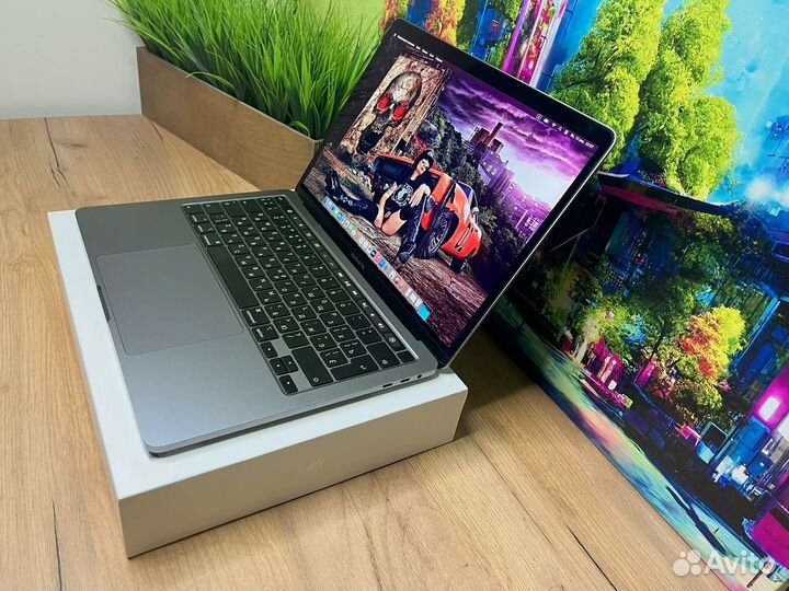 Macbook pro 13 2020 i5 16gb 512gb Крутой