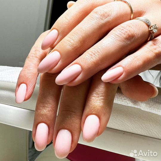 Маникюр/педикюр на Метелева