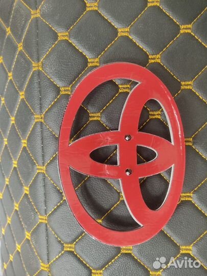 Эмблема Toyota Land Cruiser 200 с16г D2413