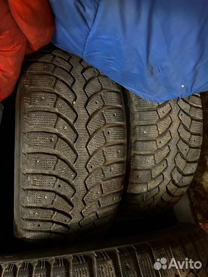 Bridgestone Blizzak Spike-01 215/50 R17 91