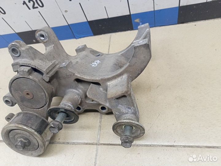 Кронштейн ролика-натяжителя руч. ремня Land Cruise